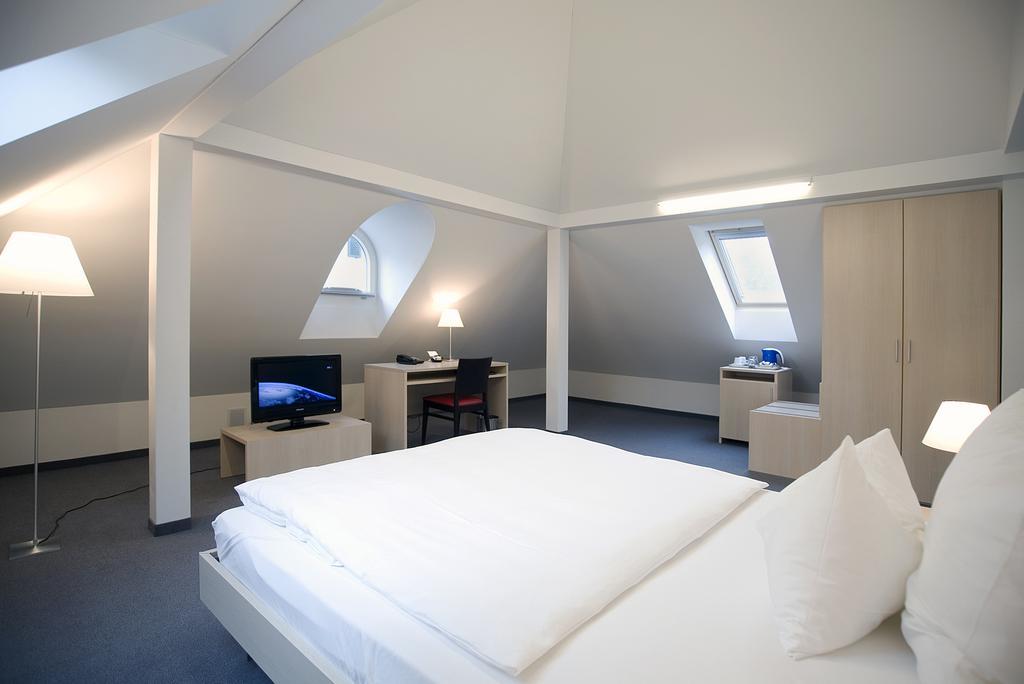 Hotel Ochsen Устер Стая снимка