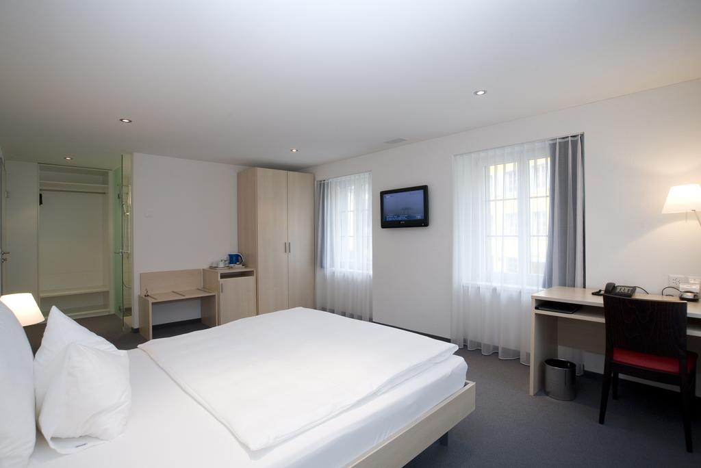 Hotel Ochsen Устер Стая снимка