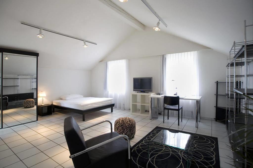 Hotel Ochsen Устер Екстериор снимка