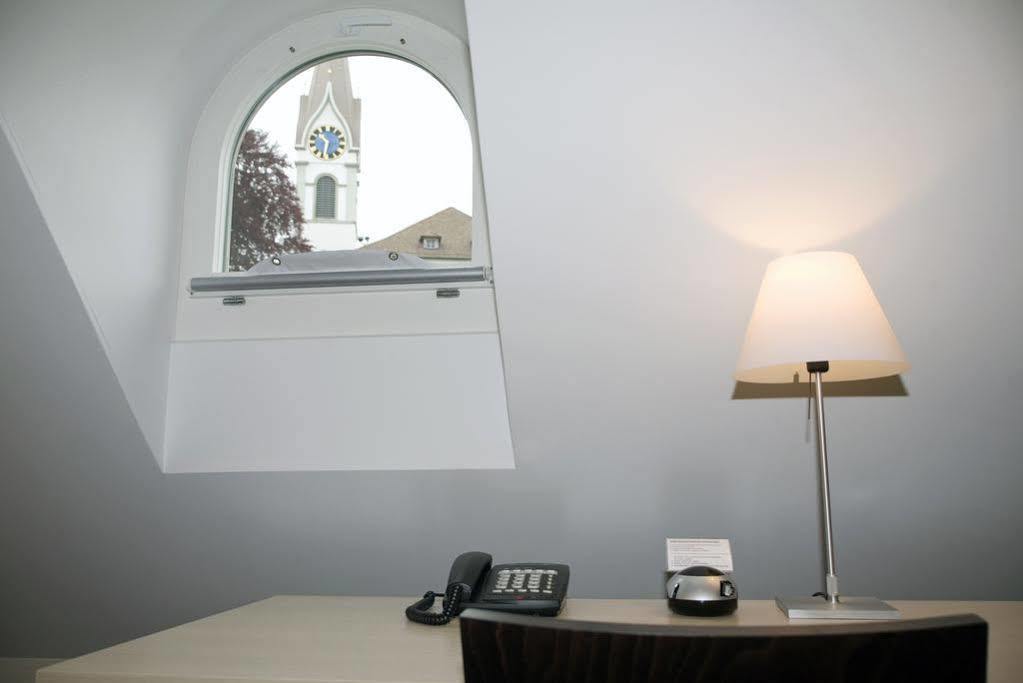 Hotel Ochsen Устер Екстериор снимка